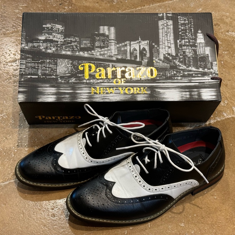 Parrazo of New York
Dress shoes
Size 8.5